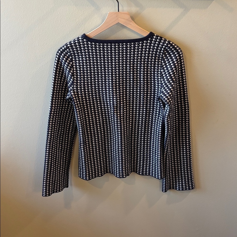 Ann Taylor navy and white houndstooth sweater top in size small - Picture 3 of 3